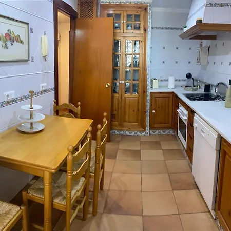 Daire Apartamento En Primera Linea De Playa Con Piscina.