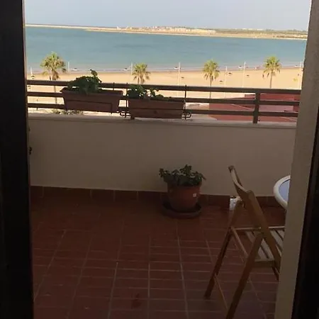 Daire Apartamento En Primera Linea De Playa Con Piscina.